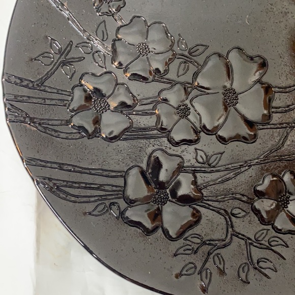 .- Vintage Black Amethyst Glass Plate Floral Relief 12" Round Heavy Platter Dish - Picture 7 of 9